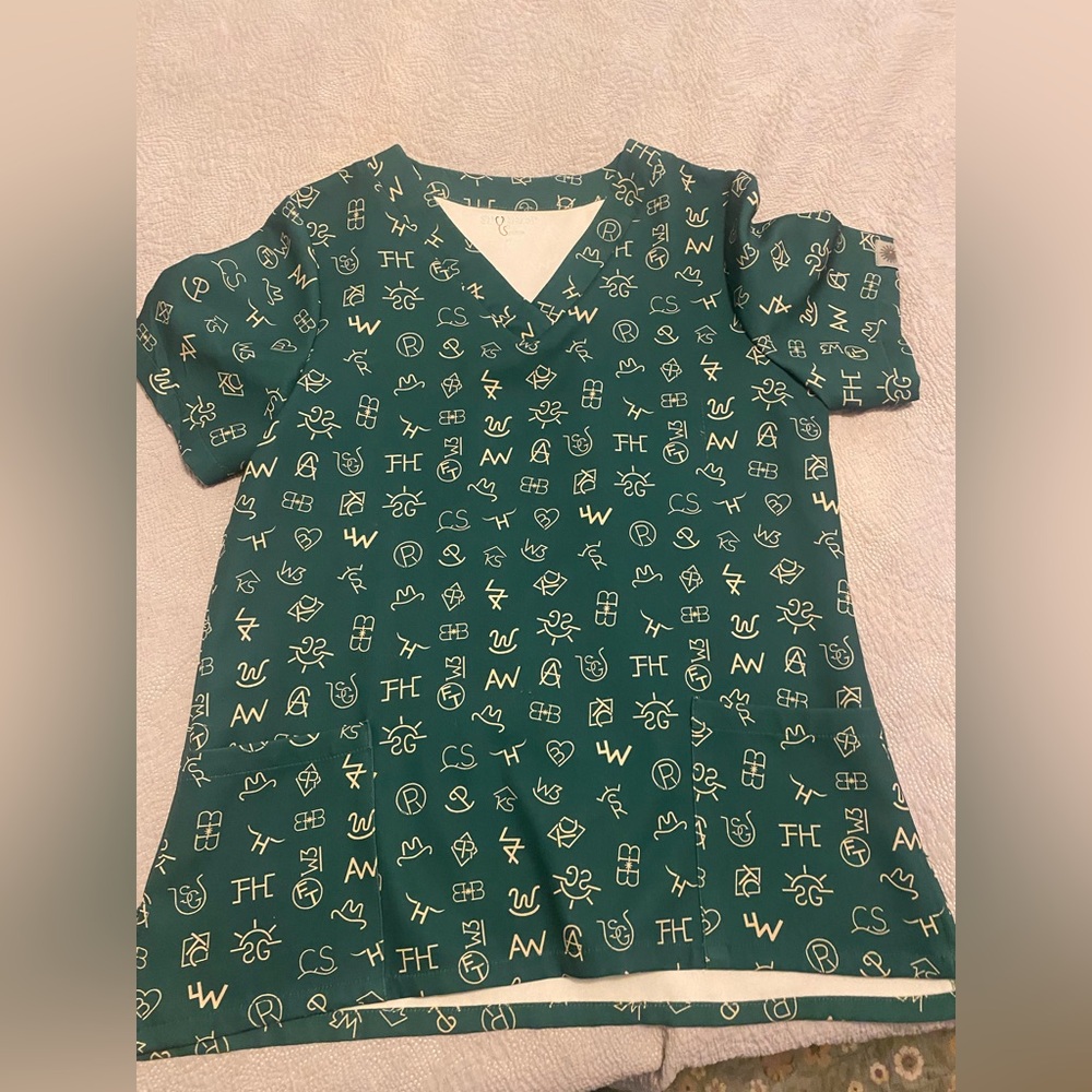 Sporrin' Scrubs Green Brands Top